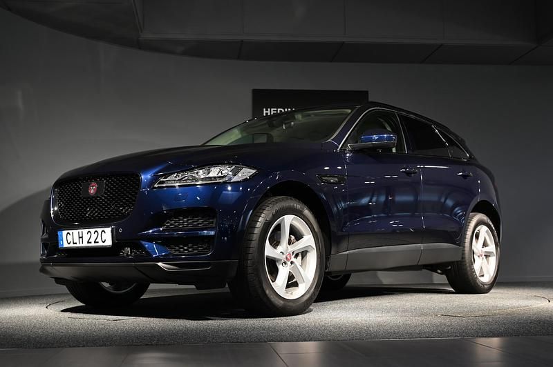 Blå (blue) Begagnad 2020 Jaguar F-Pace SE SUV | 309 000 kr - Bild 1/4