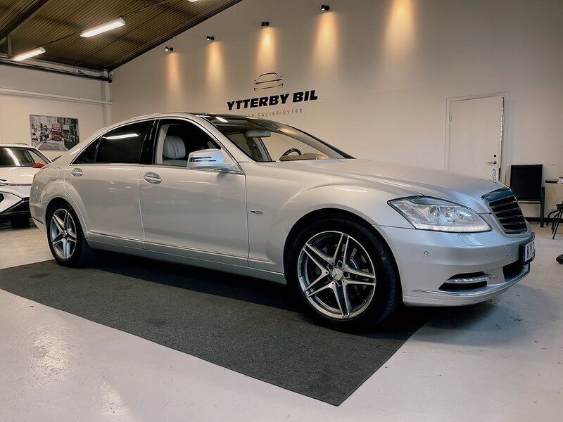 Silver Begagnad 2012 Mercedes S350L Sedan | 219 900 kr - Bild 1/4