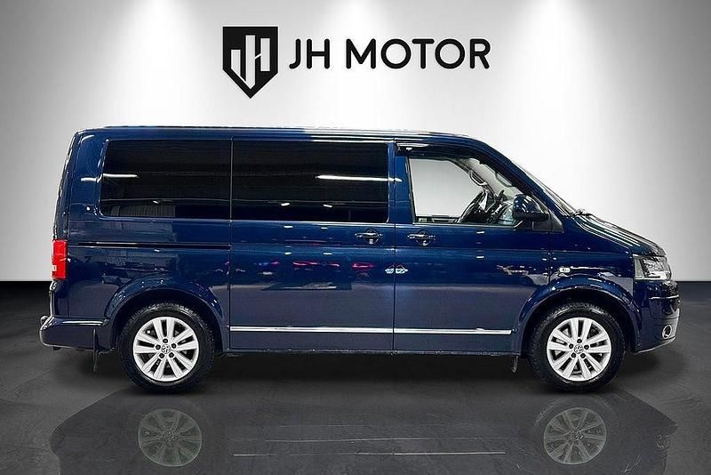 Begagnad VW Multivan Highline 180 HK (132 kW) 2011 Blå Van