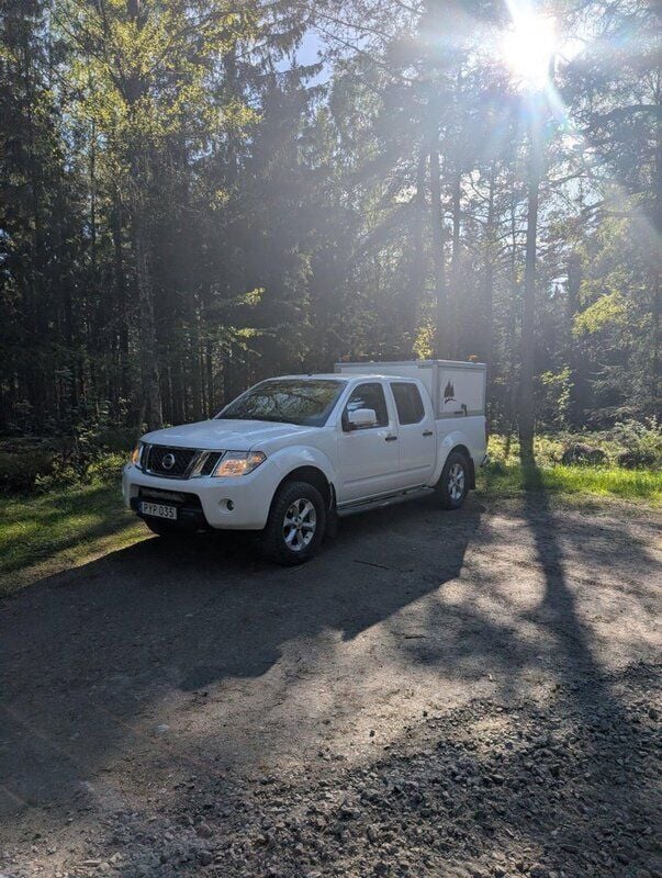 Vit Begagnad 2014 Nissan Navara Pickup | 105 000 kr (Lite dyr) - Bild 1/4
