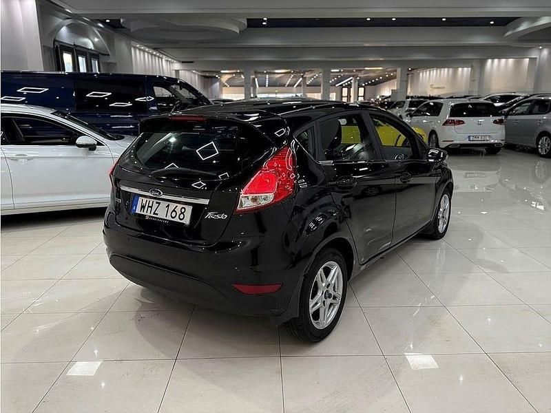 Begagnad Ford Fiesta Titanium 101 HK (74 kW) 2015 Svart Halvkombi
