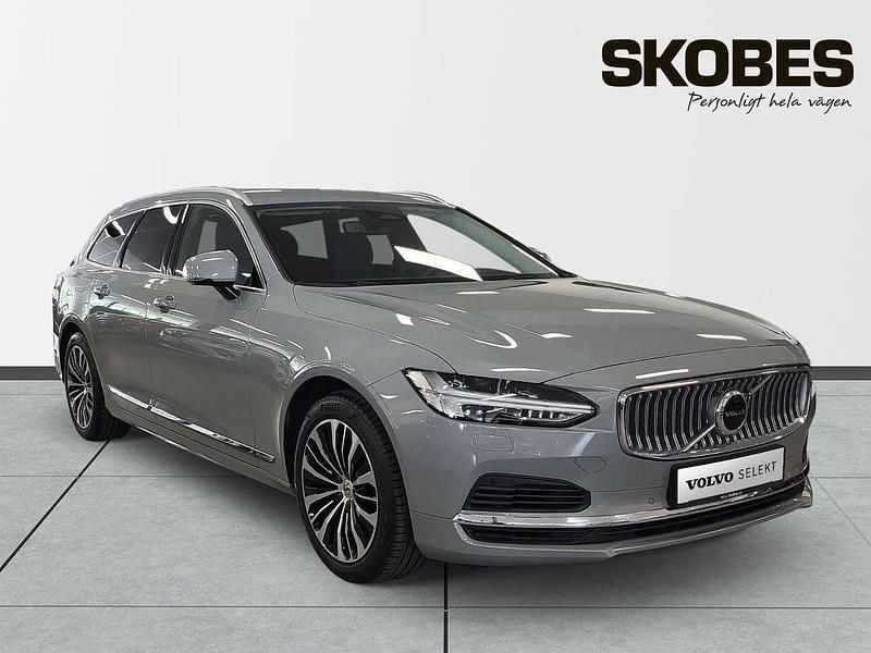 Grå Begagnad 2024 Volvo V90 Core Kombi | 459 400 kr (Marknadspris) - Bild 1/4