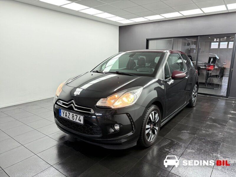 Svart Begagnad 2010 Citroën DS3 Halvkombi | 44 900 kr (Marknadspris) - Bild 1/4