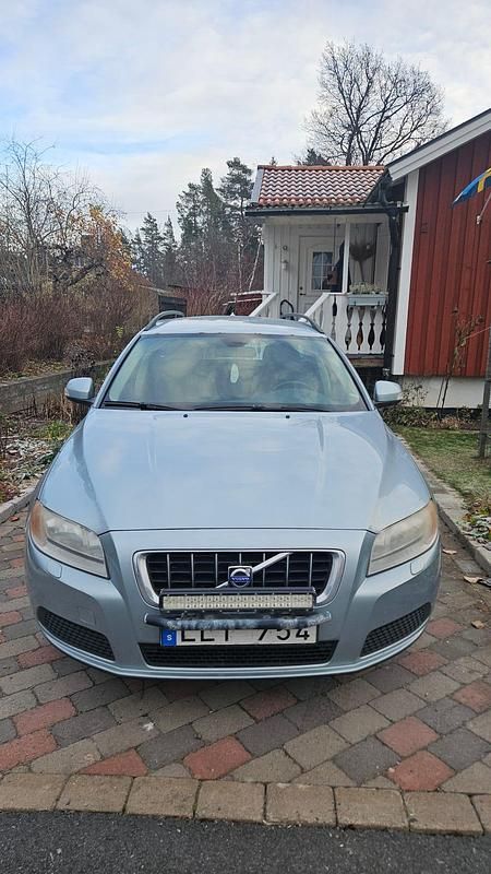 Ljusblå Begagnad 2008 Volvo V70 Kombi | 46 000 kr - Bild 1/4