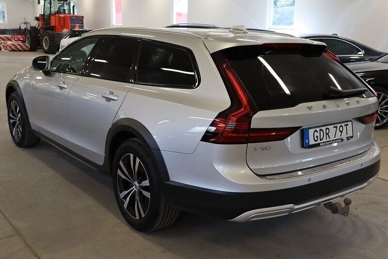Begagnad Volvo V90 CC Momentum 198 HK (145 kW) 2021 Silver Kombi