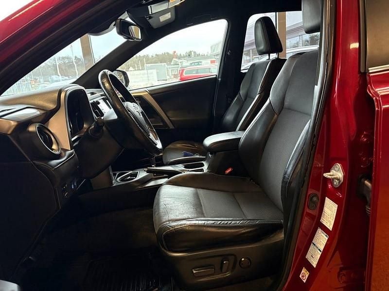 Begagnad Toyota RAV4 Hybrid Edition 197 HK (144 kW) 2017 Röd SUV