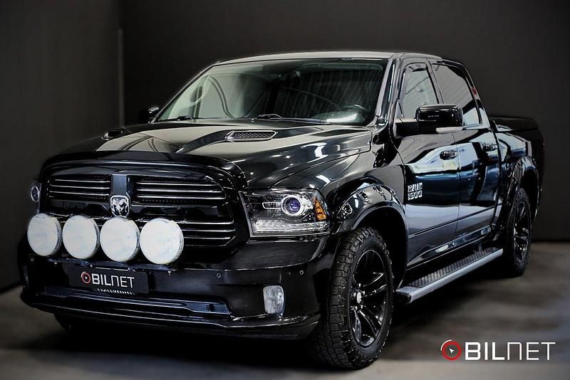 Svart Begagnad 2017 Dodge Ram Pickup | 399 900 kr (Lite dyr) - Bild 1/3