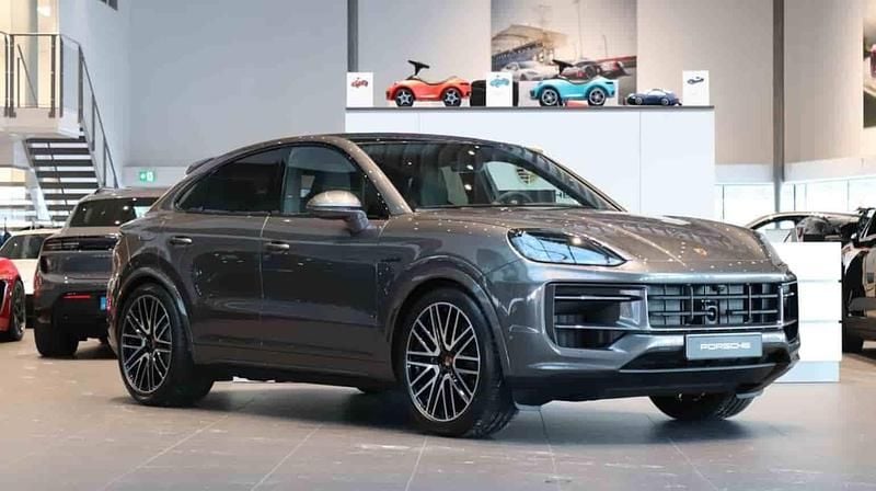 Grå Ny 2026 Porsche Cayenne SUV | 1 437 300 kr - Bild 1/1