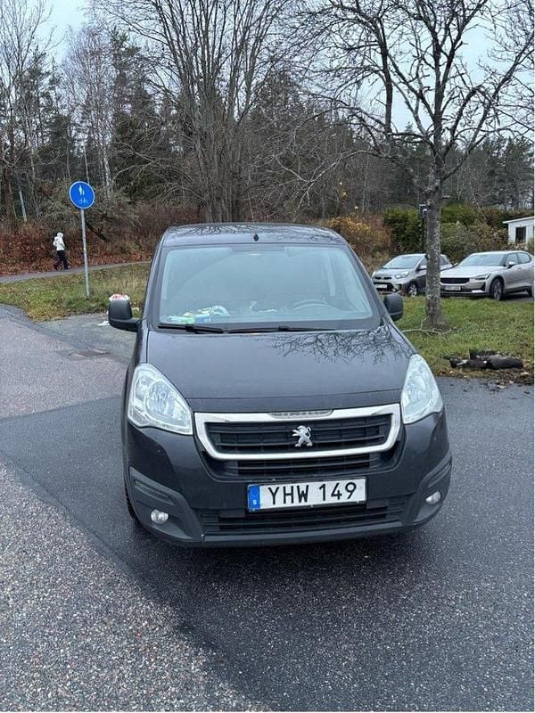 Svart Begagnad 2016 Peugeot Partner Van | 87 500 kr (Marknadspris) - Bild 1/4