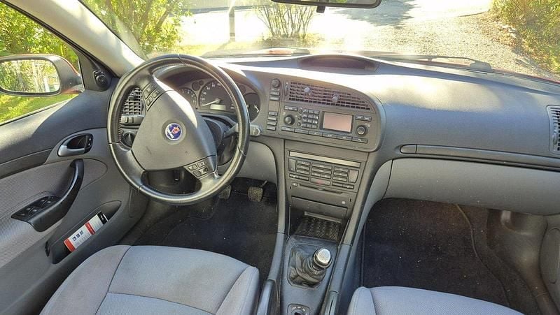 Röd Begagnad 2003 Saab 9-3 Linear Sedan | 20 000 kr (Bra pris) - Bild 1/3