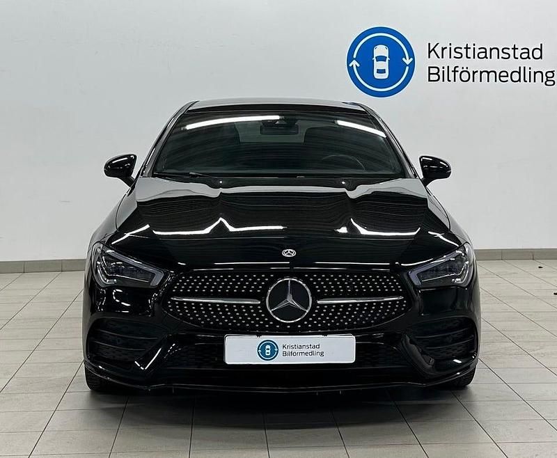 Begagnad Mercedes CLA250e AMG Line Premium Plus 218 HK (160 kW) 2021 Svart Sedan