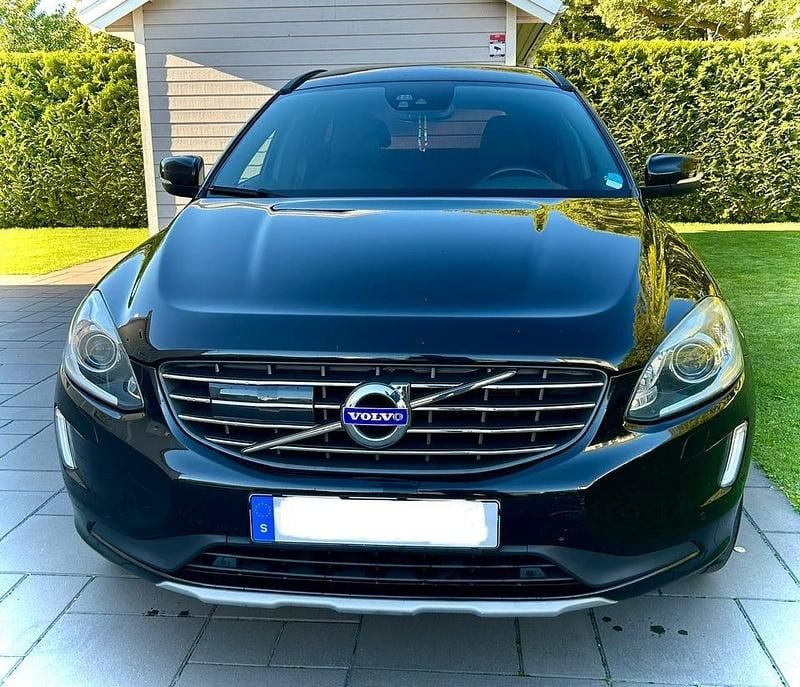 Begagnad 2017 Volvo XC60 Momentum SUV | 182 000 kr (Superpris) - Bild 1/4