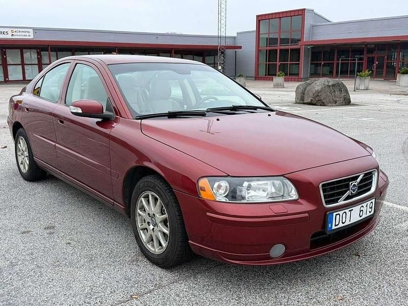 Begagnad 2009 Volvo S60 Sedan | 25 900 kr (Bra pris) - Bild 1/4