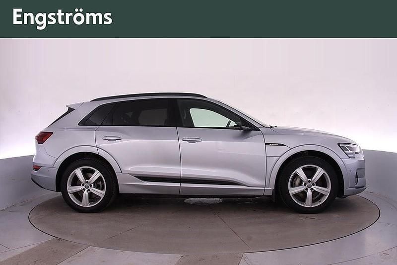 Begagnad Audi e-tron Design 300 kW (408 HK) 2019 Silver SUV