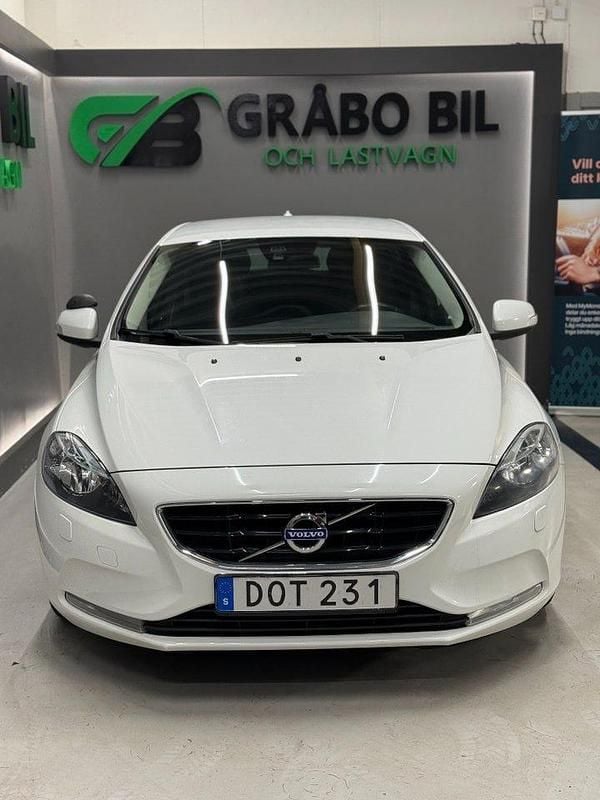 Begagnad Volvo V40 Kinetic 120 HK (88 kW) 2016 Vit