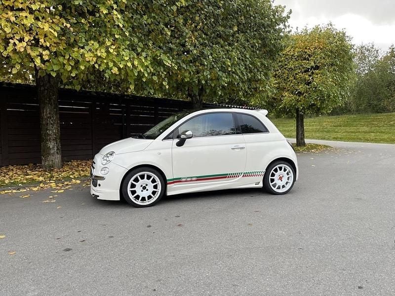 Vit Begagnad 2012 Fiat 500 Lounge Halvkombi | 37 500 kr (Superpris) - Bild 1/4