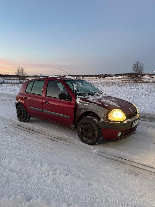 Begagnad 2001 Renault Clio II Halvkombi | 5 000 kr (Superpris) - Bild 1/4