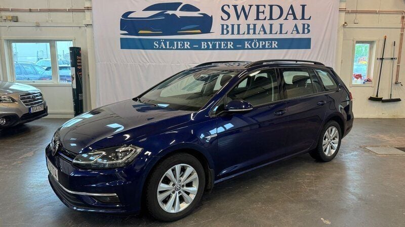 Mörkblå (blå) Begagnad 2018 VW Golf VII Kombi | 119 800 kr (Bra pris) - Bild 1/4