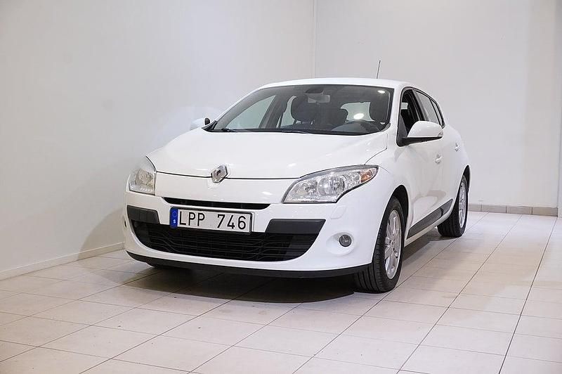 Vit Begagnad 2011 Renault Mégane III Halvkombi | 54 900 kr (Dyr) - Bild 1/4