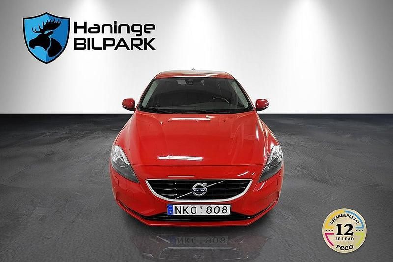 Begagnad Volvo V40 116 HK (85 kW) 2013 Röd Halvkombi