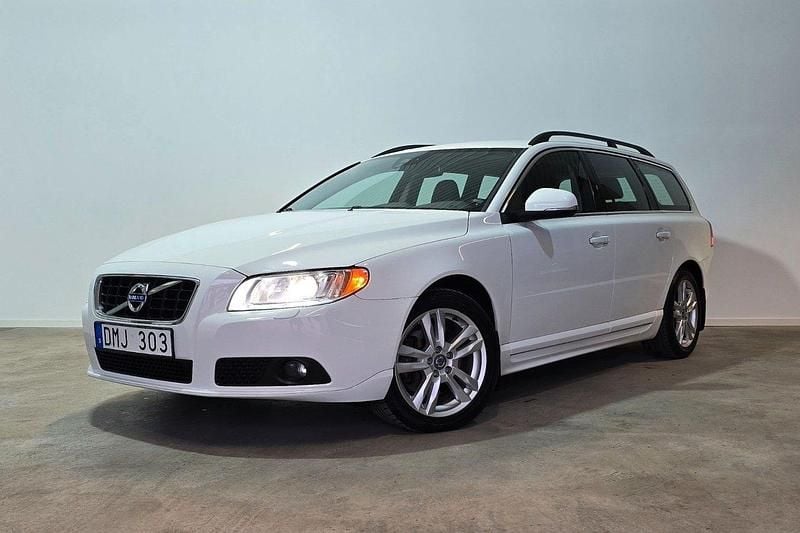 Vit Begagnad 2013 Volvo V70 Momentum Kombi | 139 499 kr (Lite dyr) - Bild 1/4