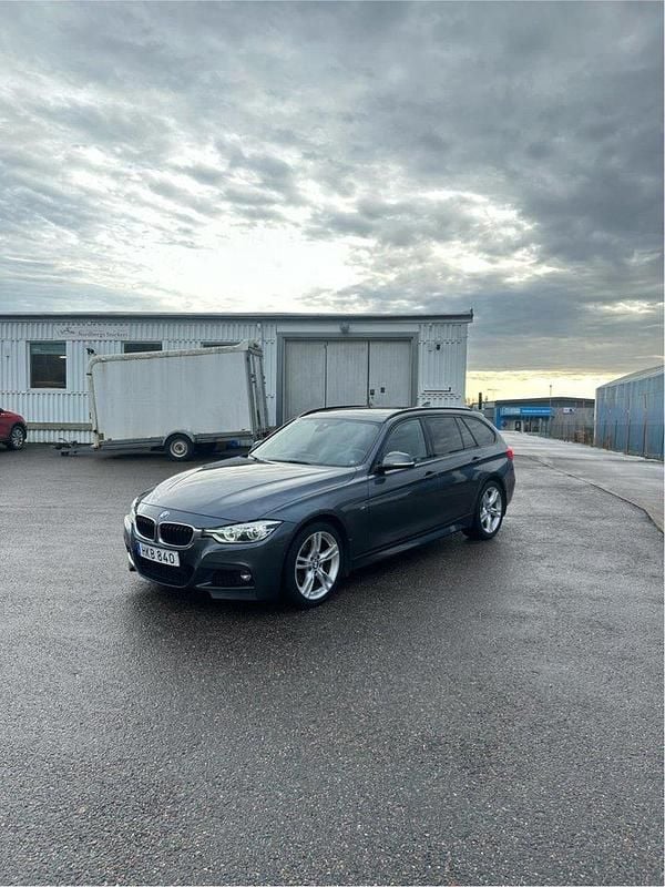 Grå Begagnad 2018 BMW 320 M Sport Kombi | 235 000 kr (Lite dyr) - Bild 1/4