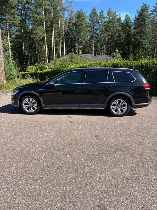 Svart Begagnad 2016 VW Passat Alltrack Kombi | 125 000 kr (Marknadspris) - Bild 1/4