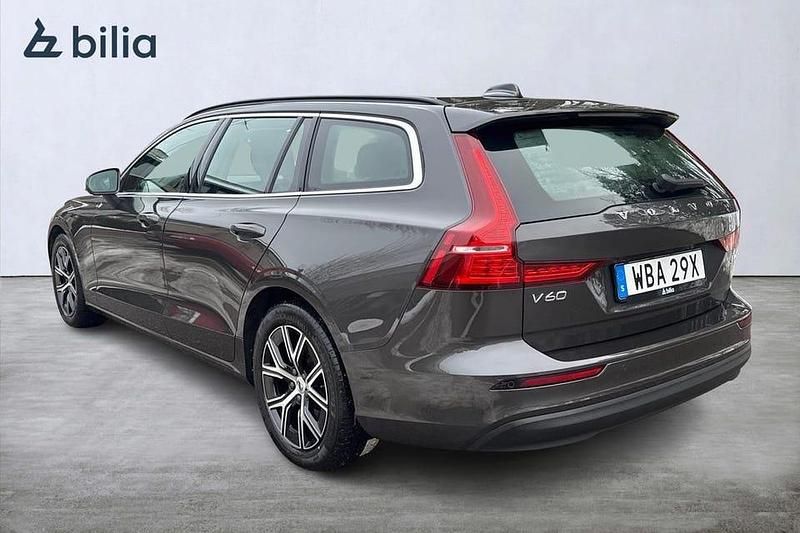 Begagnad Volvo V60 Core 200 HK (147 kW) 2023 Grå Kombi