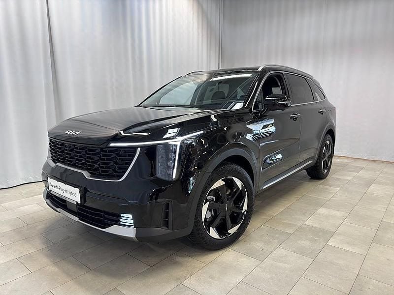 Svart Begagnad 2025 Kia Sorento Advance SUV | 588 300 kr (Marknadspris) - Bild 1/4