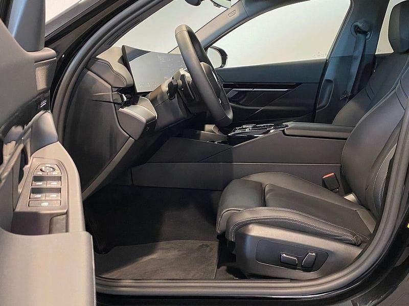 Begagnad BMW 530 190 HK (139 kW) 2025 Svart Kombi