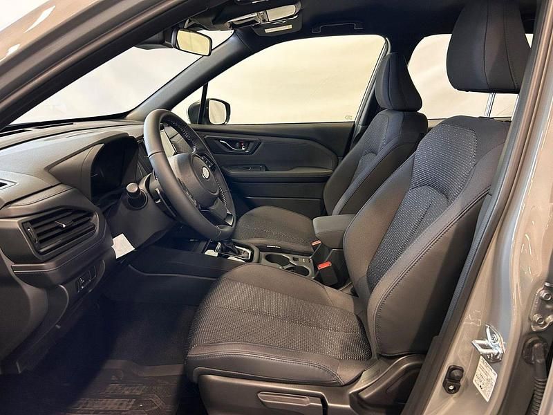 Begagnad Subaru Forester 136 HK (100 kW) 2024 Grå (river rock pearl) SUV