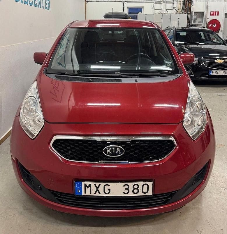 Begagnad Kia Venga 90 HK (66 kW) 2012 Röd Halvkombi