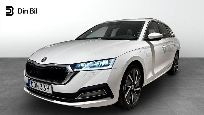 Vit Begagnad 2020 Skoda Octavia Style Kombi | 274 900 kr (Lite dyr) - Bild 1/4