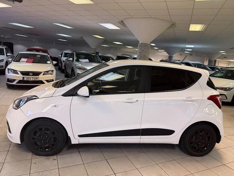 Begagnad Hyundai i10 67 HK (49 kW) 2016 Vit Halvkombi
