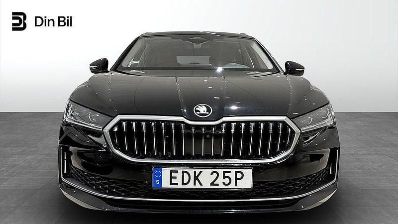 Begagnad Skoda Superb LAURIN & KLEMENT 150 HK (110 kW) 2025 Ebony black metallic Kombi
