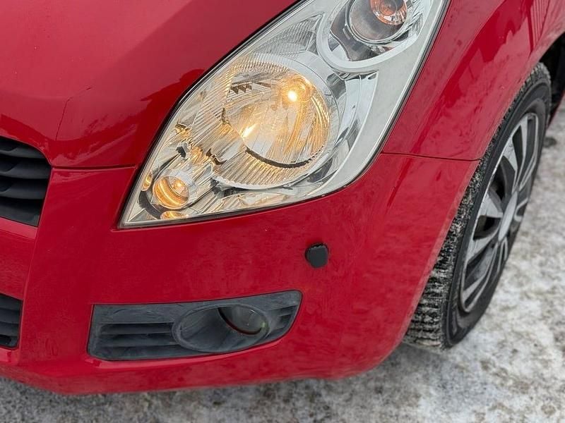 Begagnad Suzuki Splash GLS 65 HK (47 kW) 2009 Röd Halvkombi