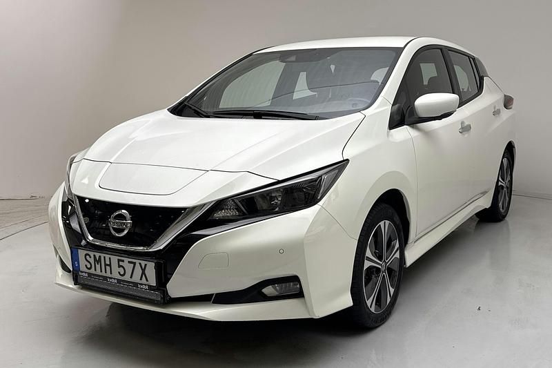 Vit Begagnad 2022 Nissan Leaf Acenta Halvkombi | 165 000 kr (Marknadspris) - Bild 1/4