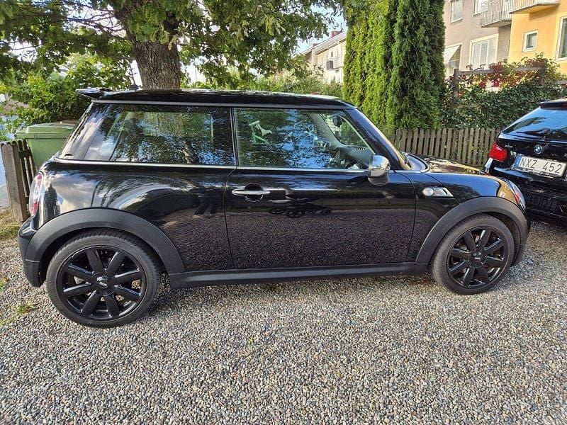Svart Begagnad 2011 Mini Cooper S Halvkombi | 82 000 kr (Bra pris) - Bild 1/3