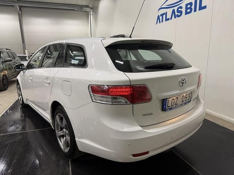 Begagnad Toyota Avensis Business Edition 150 HK (110 kW) 2010 Vit Kombi