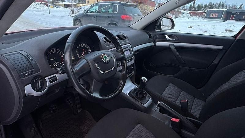 Begagnad Skoda Octavia 105 HK (77 kW) 2010 Kombi