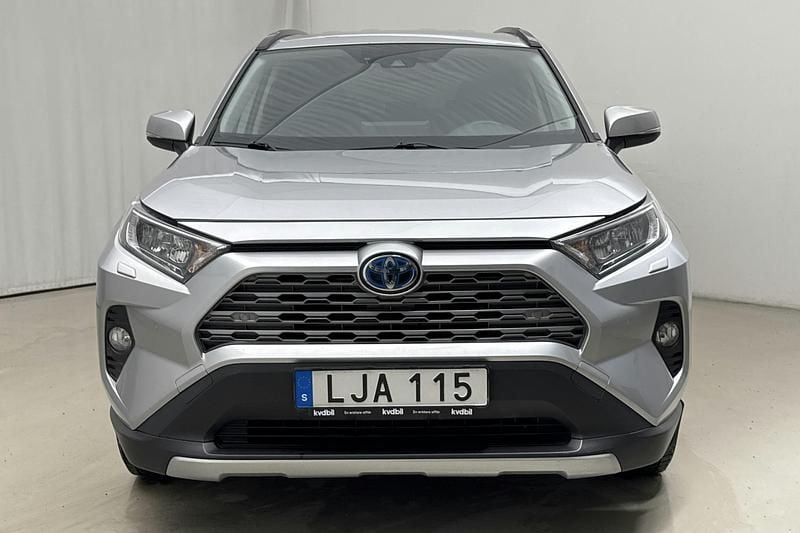 Begagnad Toyota RAV4 222 HK (163 kW) 2020 Silver SUV