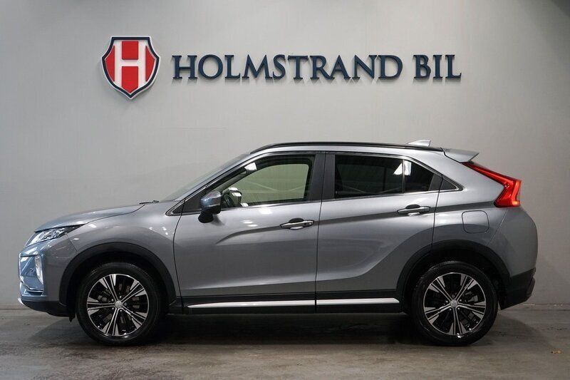 Grå Begagnad 2018 Mitsubishi Eclipse Cross Comfort Edition SUV | 179 900 kr (Superpris) - Bild 1/4