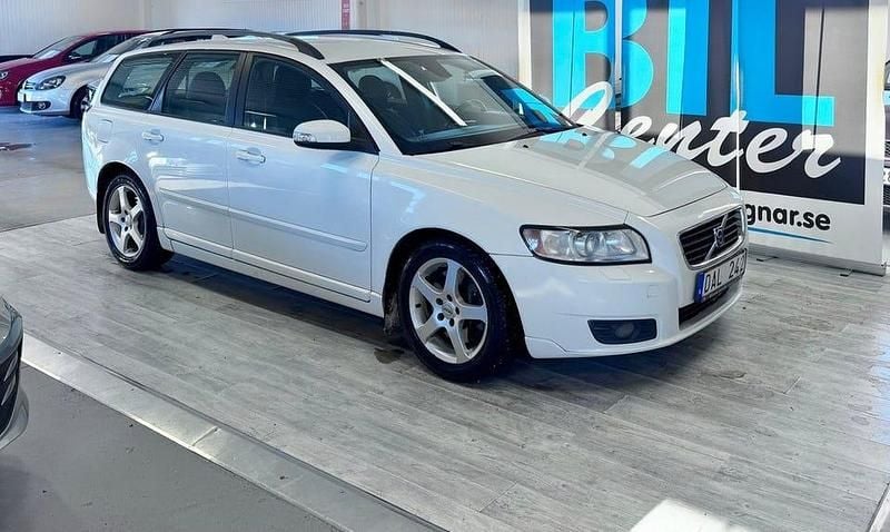 Begagnad Volvo V50 Momentum 136 HK (100 kW) 2009 Vit Kombi