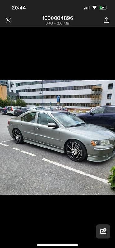Grå Begagnad 2007 Volvo S60 Summum Sedan | 40 000 kr (Marknadspris) - Bild 1/2