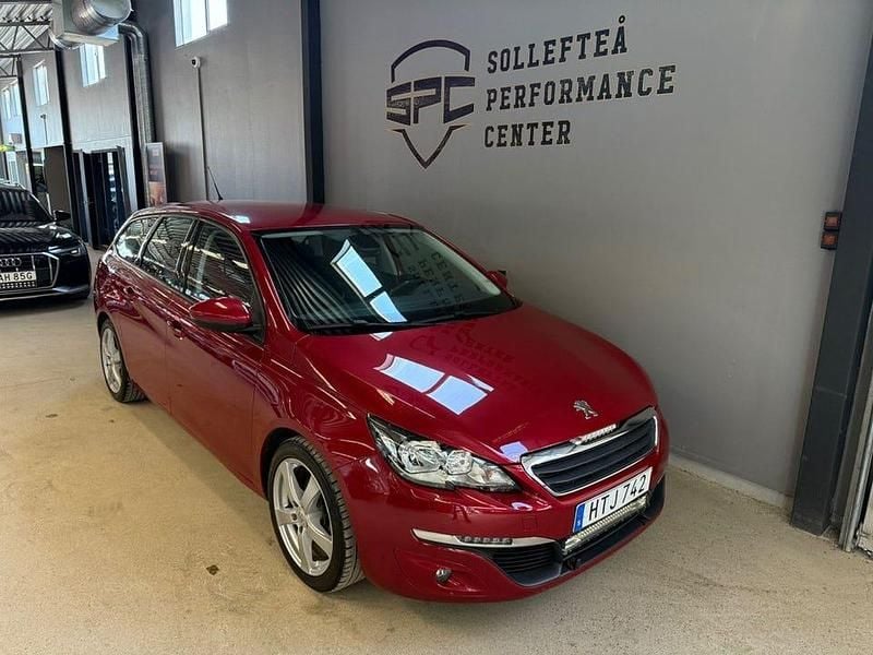 Mörkröd Begagnad 2015 Peugeot 308 Active Kombi | 69 900 kr (Bra pris) - Bild 1/4