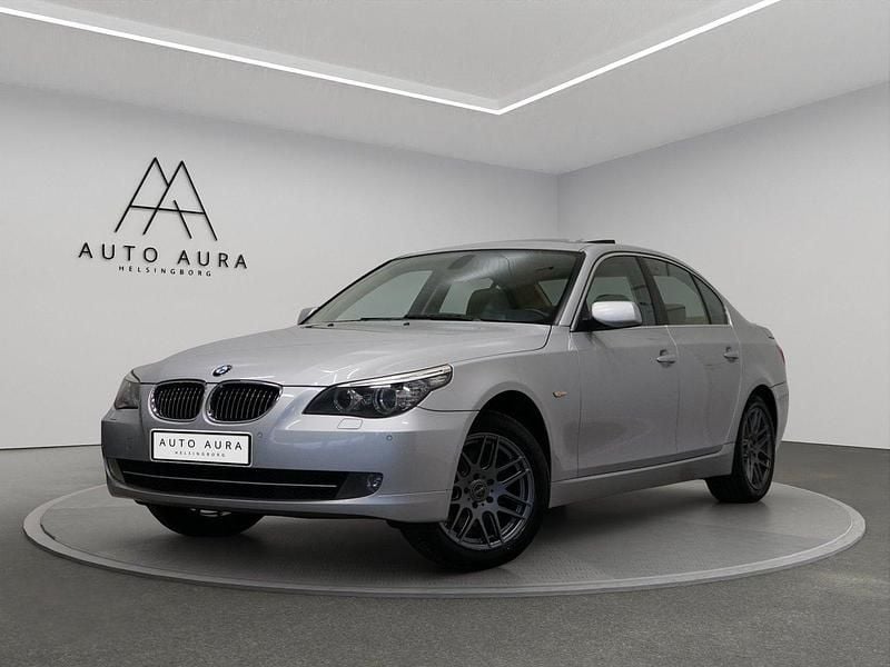 Ljusgrå (grå) Begagnad 2007 BMW 525 Sedan | 89 900 kr (Dyr) - Bild 1/4