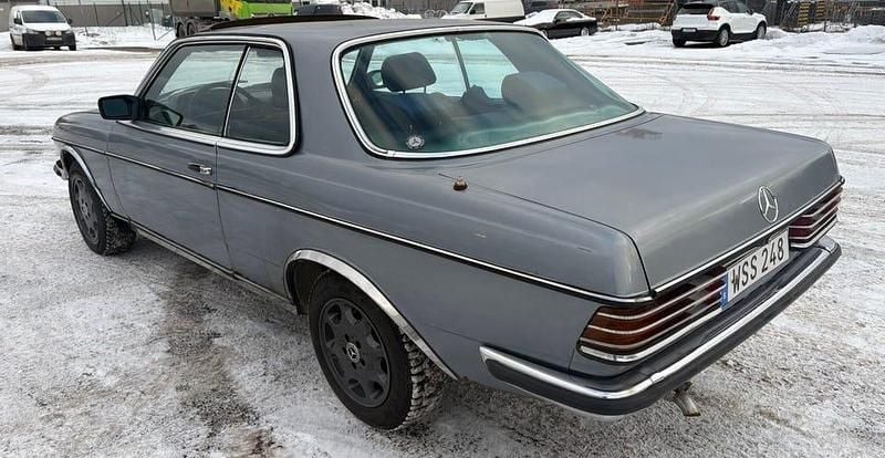 Begagnad Mercedes 300 80 HK (58 kW) 1979