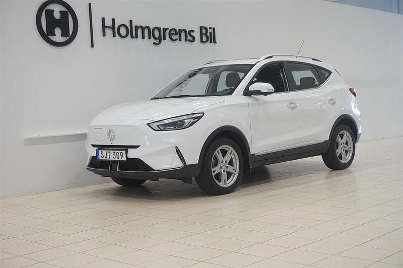 Vit Begagnad 2023 MG ZS Sedan | 249 900 kr (Bra pris) - Bild 1/4