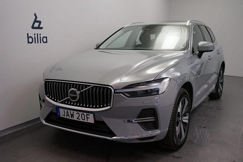 Grå Begagnad 2024 Volvo XC60 Plus SUV | 519 500 kr (Lite dyr) - Bild 1/3