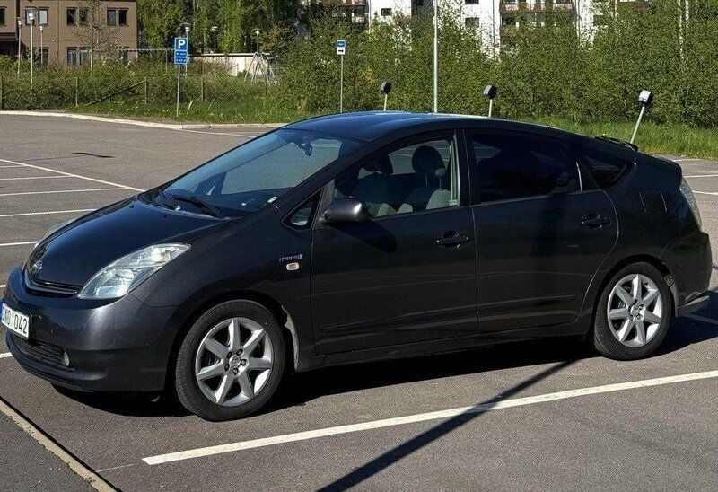 Grå Begagnad 2007 Toyota Prius Halvkombi | 55 000 kr (Marknadspris) - Bild 1/4